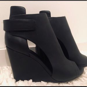 VINCE Katia Black Leather Peep Toe Wedge Sandal